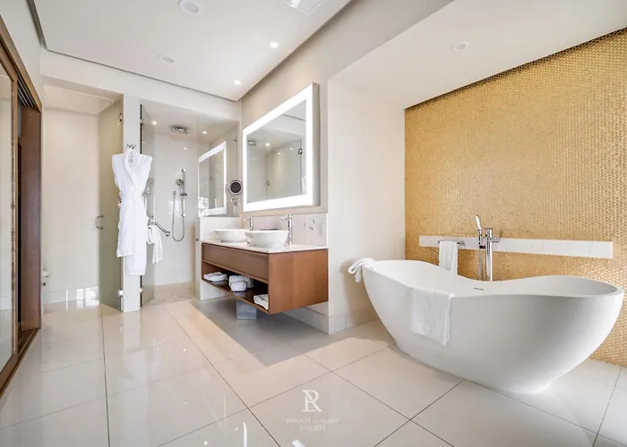 Two Bedroom Ocean View - La Valencia Station touristique *